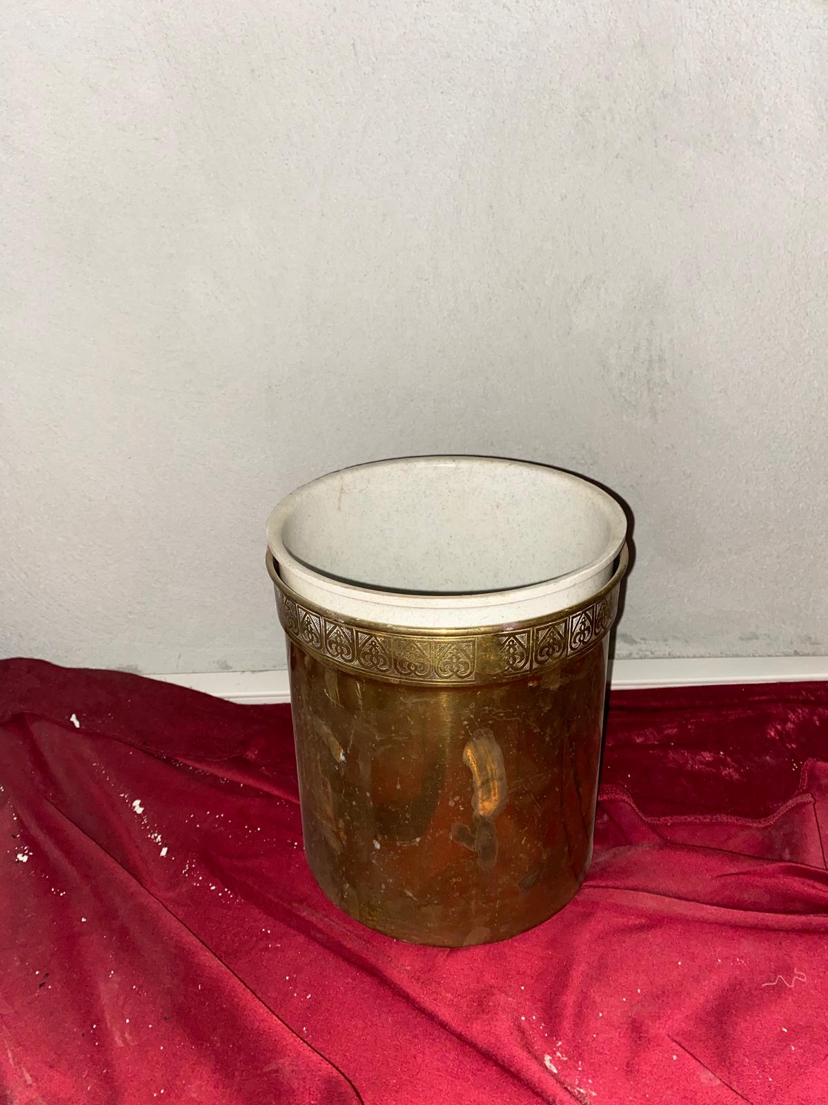 Çırağan Otel Çöp Kovası